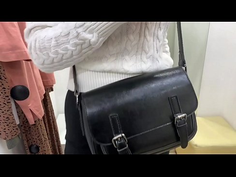 ❤️ Masturbación pública da nova cadela FeralBerry cun consolador no probatorio ️❌ Vídeo de sexo a nós gl.novoporn.ru