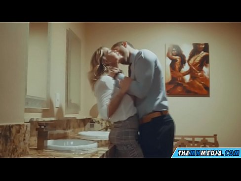 ❤️ Cando unha loura tetona seduce nun baño público ️❌ Vídeo de sexo a nós gl.novoporn.ru